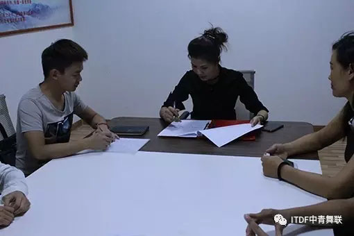 祝贺：乐雅池服饰公司与中青舞联达成战略合作(图2)