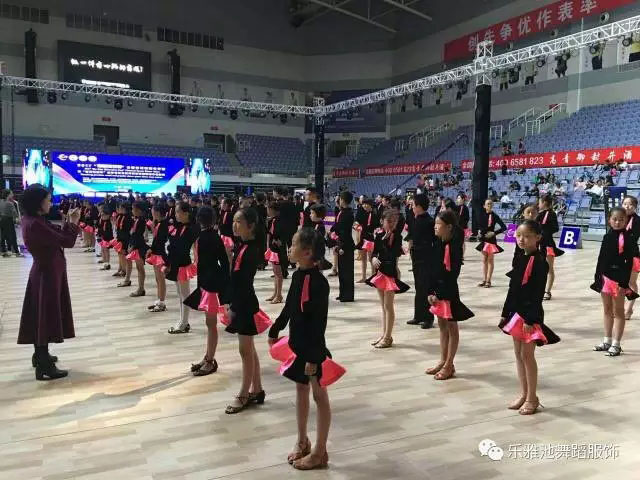 江苏乐雅池服饰赞助淄博中青舞联赛事圆满成功(图1)